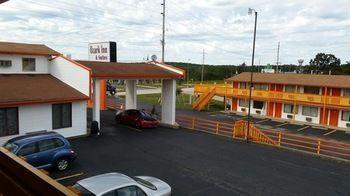 Ozark Inn And Suites Osage Beach Exterior photo